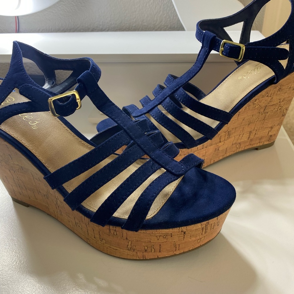 Candies Women’s Wedges size 6 1/2-Blue